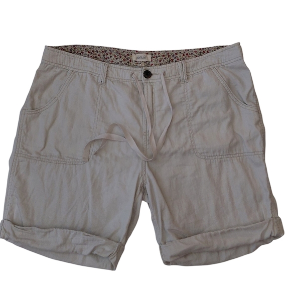 Aerie Women's Cream Cargo Shorts - Picture 1 of 7
